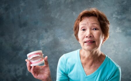 What Factors to Consider When Selecting Dentures?